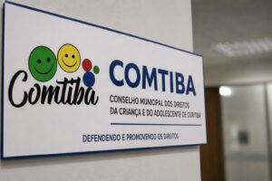 Placa do COMTIBA — Conselho Municipal dos Direitos da Criança e do Adolescente de Curitiba